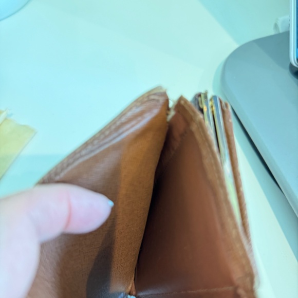 LOUIS VUITTON VIENNOIS MONOGRAM WALLET - Picture 5 of 15